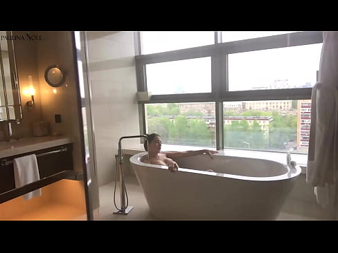 ❤️ 巨大的宝贝 激情地在浴室里撸起了她的阴部 ❤️ Porno vk